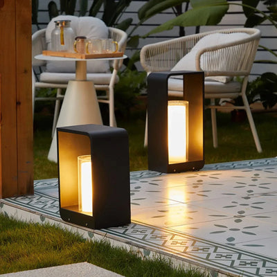 Kvelda Solar LED Garden Lawn Lamp Waterproof in outdoor garden setting